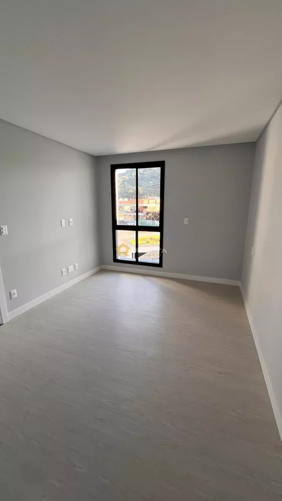 Casa, 4 quartos, 244 m² - Foto 1