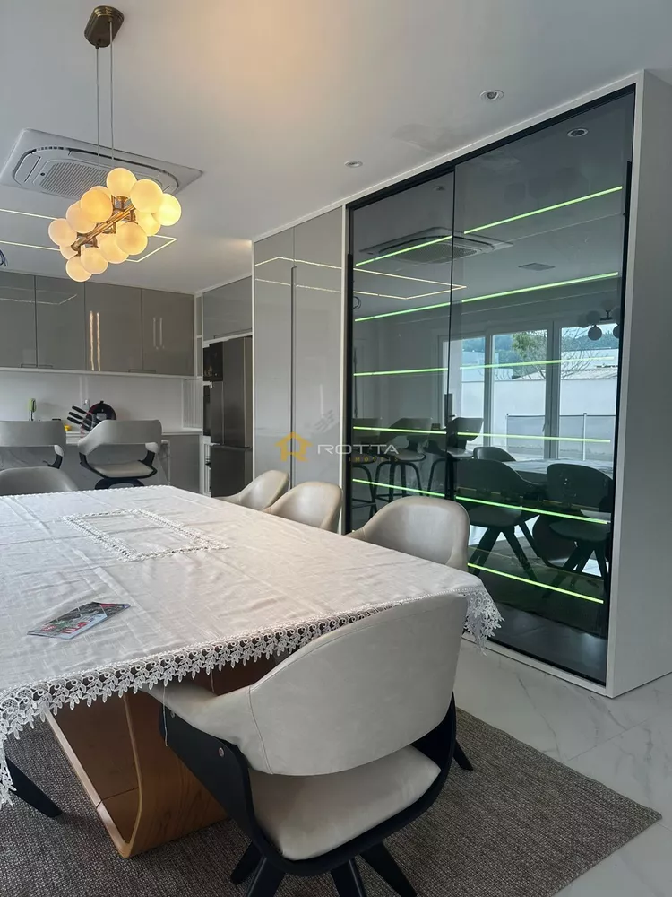 Casa, 3 quartos, 238 m² - Foto 2