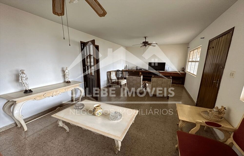 Fazenda à venda com 6 quartos, 10800m² - Foto 1