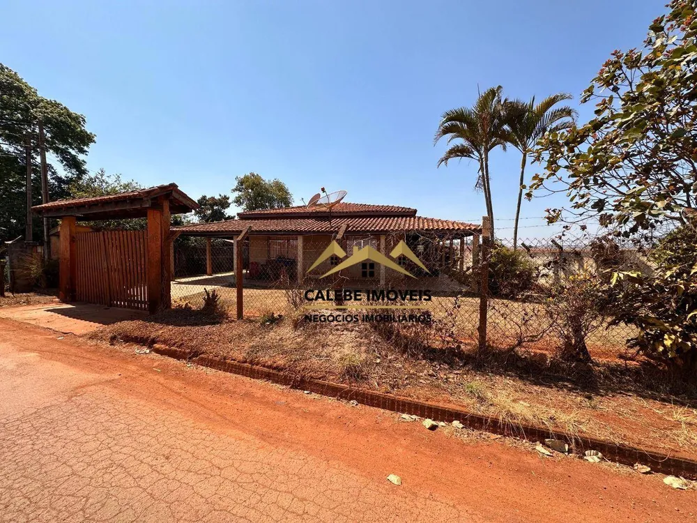 Chácara, 3 quartos, 1800 m² - Foto 1