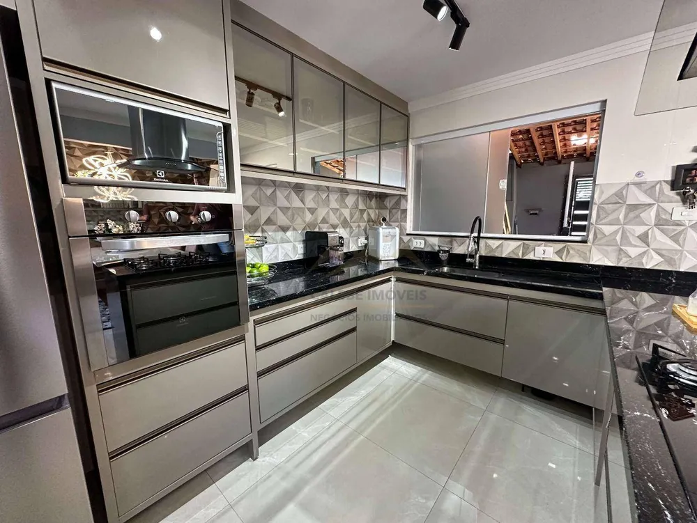 Sobrado, 5 quartos, 210 m² - Foto 1