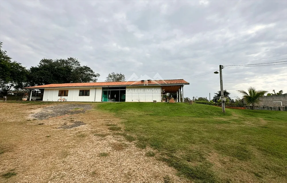 Chácara, 3 quartos, 4000 m² - Foto 1
