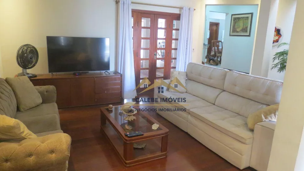 Casa, 4 quartos, 235 m² - Foto 1