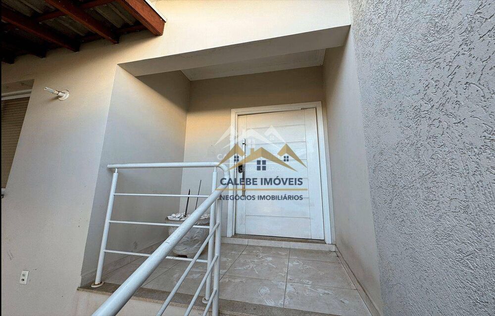 Casa à venda com 3 quartos, 129m² - Foto 1