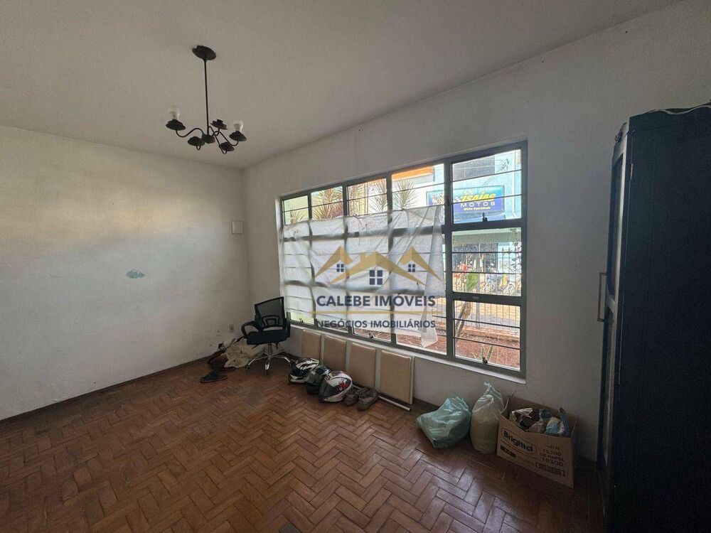 Casa à venda com 2 quartos, 101m² - Foto 1