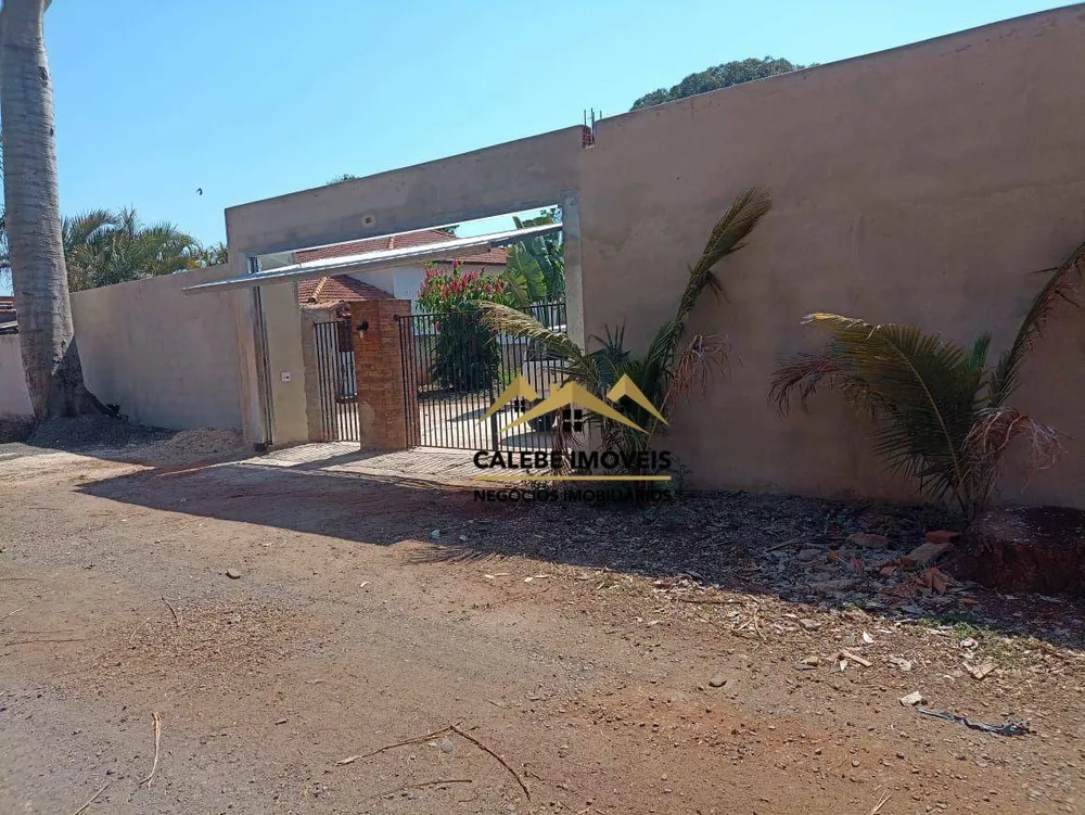 Chácara, 3 quartos, 525 m² - Foto 1