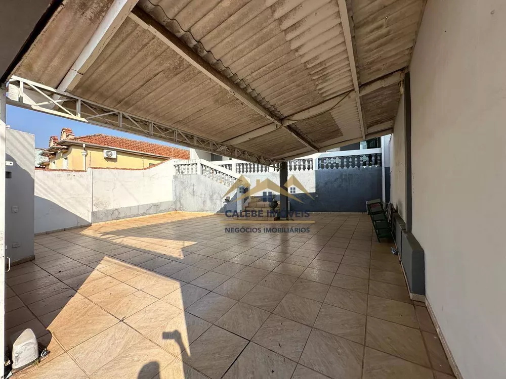 Casa à venda com 3 quartos, 209m² - Foto 2