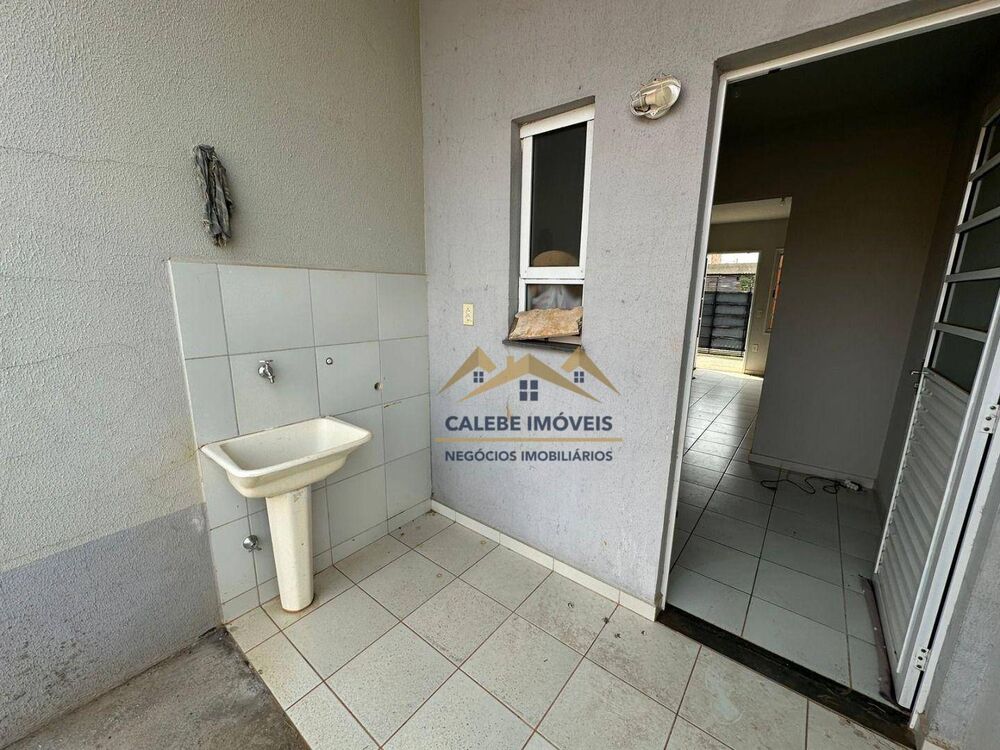 Casa à venda com 2 quartos, 48m² - Foto 4