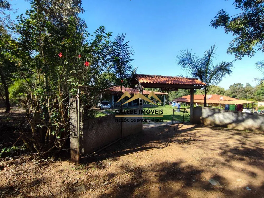 Chácara, 2 quartos, 2611 m² - Foto 1