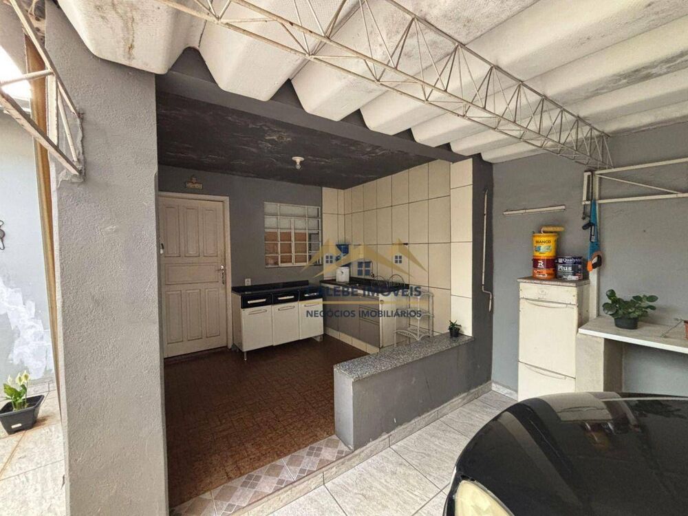 Casa à venda com 4 quartos, 107m² - Foto 2