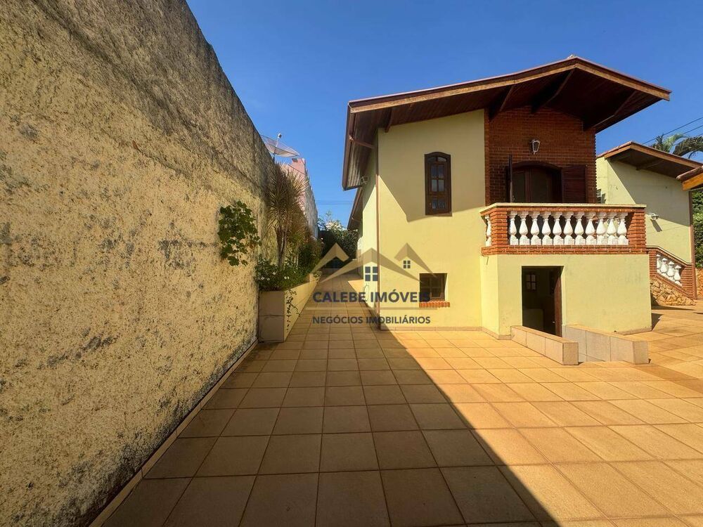 Casa à venda com 3 quartos, 244m² - Foto 2