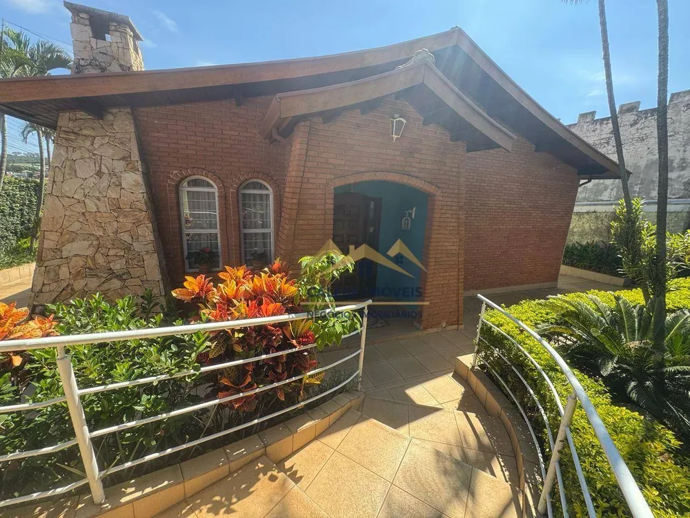 Casa, 3 quartos, 244 m² - Foto 1