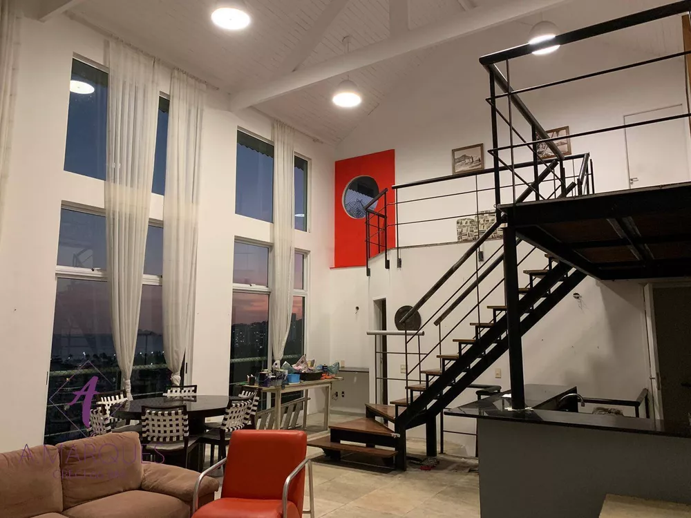 Casa à venda com 4 quartos, 300m² - Foto 1