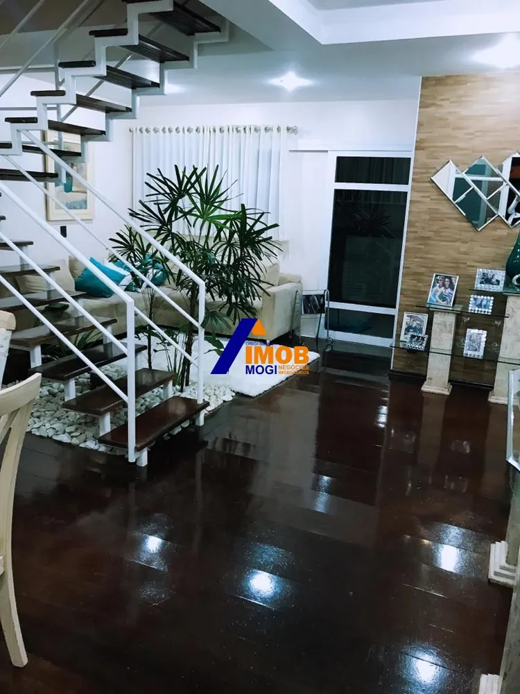 Casa, 4 quartos, 250 m² - Foto 1