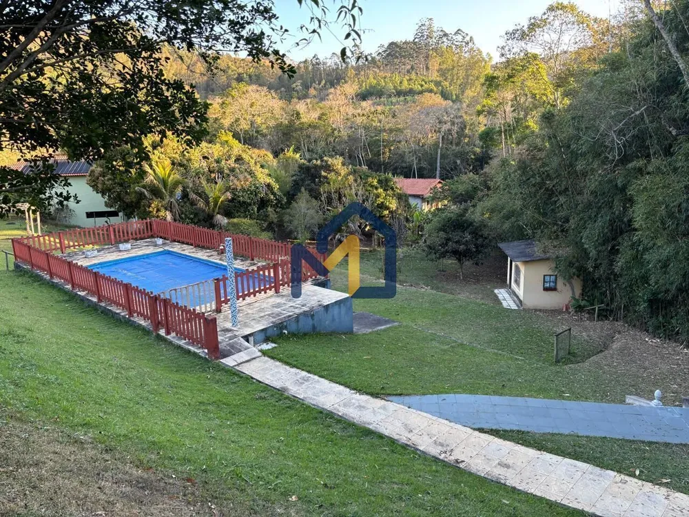 Chácara, 3 quartos, 2500 m² - Foto 1