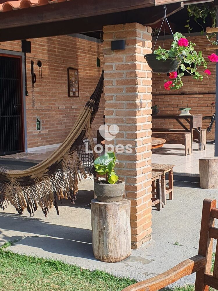 Chácara à venda com 2 quartos, 220m² - Foto 1