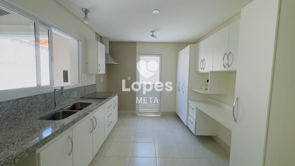 Sobrado, 4 quartos, 248 m² - Foto 1