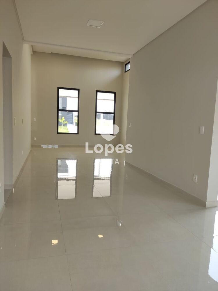 Casa à venda com 3 quartos, 227m² - Foto 2