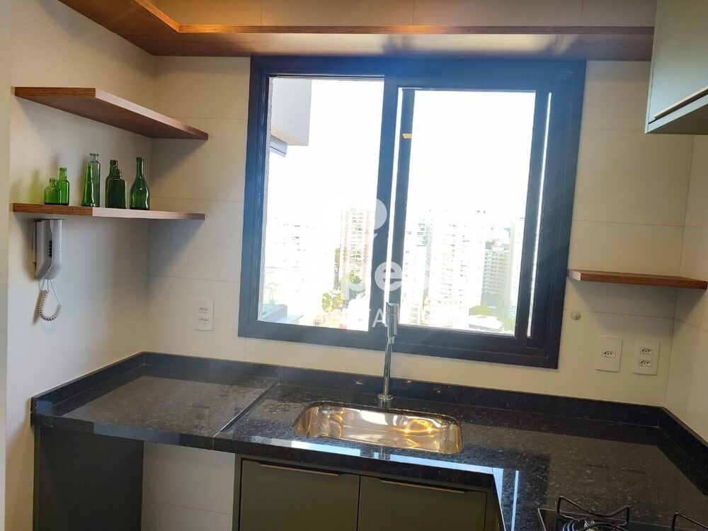 Apartamento para alugar com 3 quartos, 174m² - Foto 2