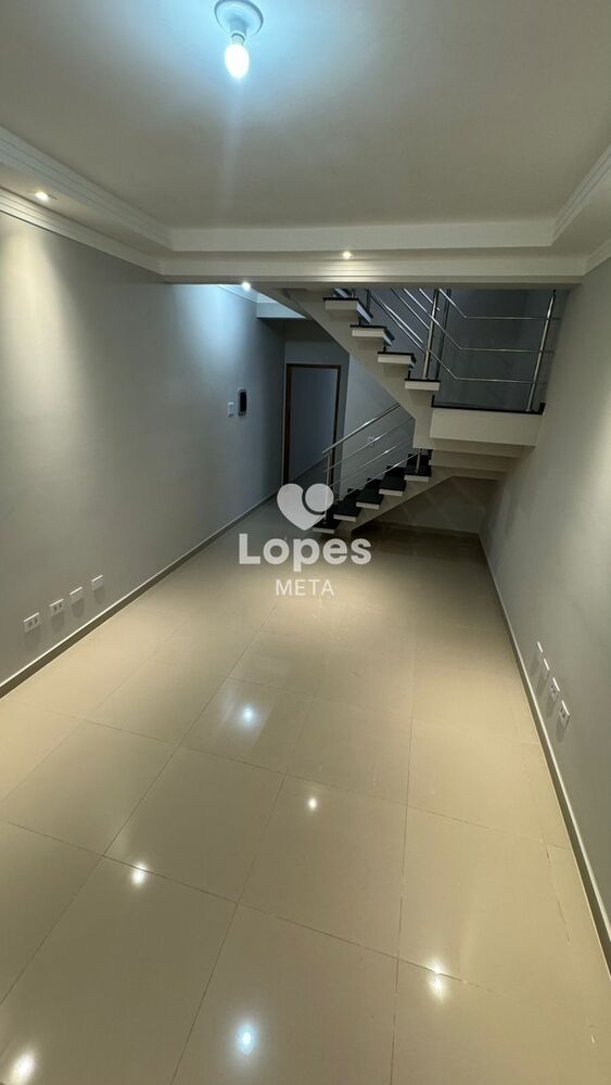 Casa à venda com 3 quartos, 125m² - Foto 1