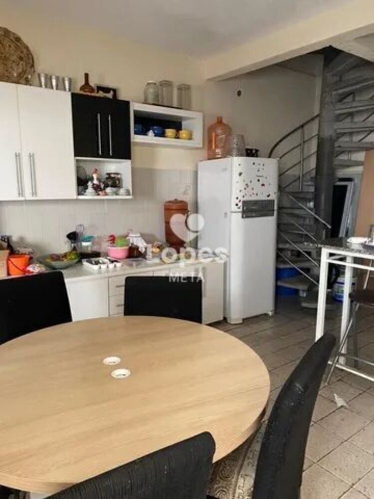 Casa à venda com 3 quartos, 150m² - Foto 1
