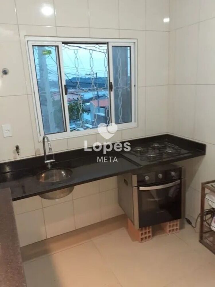 Casa à venda com 2 quartos, 83m² - Foto 1
