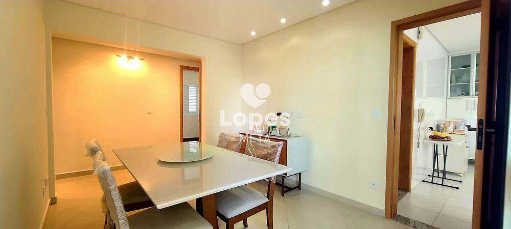 Apartamento à venda com 3 quartos, 184m² - Foto 2