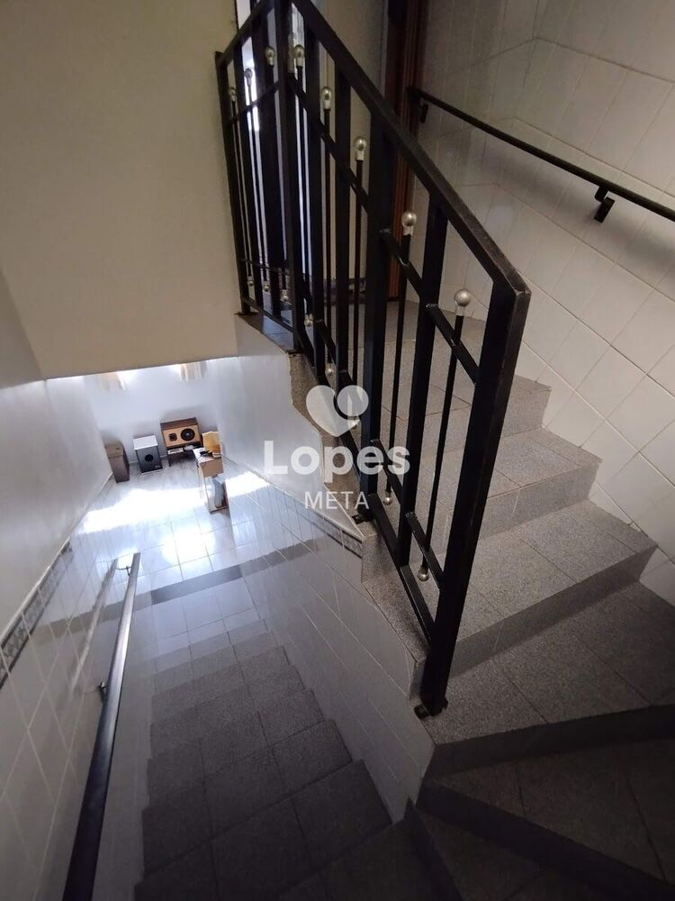 Casa, 4 quartos, 329 m² - Foto 2