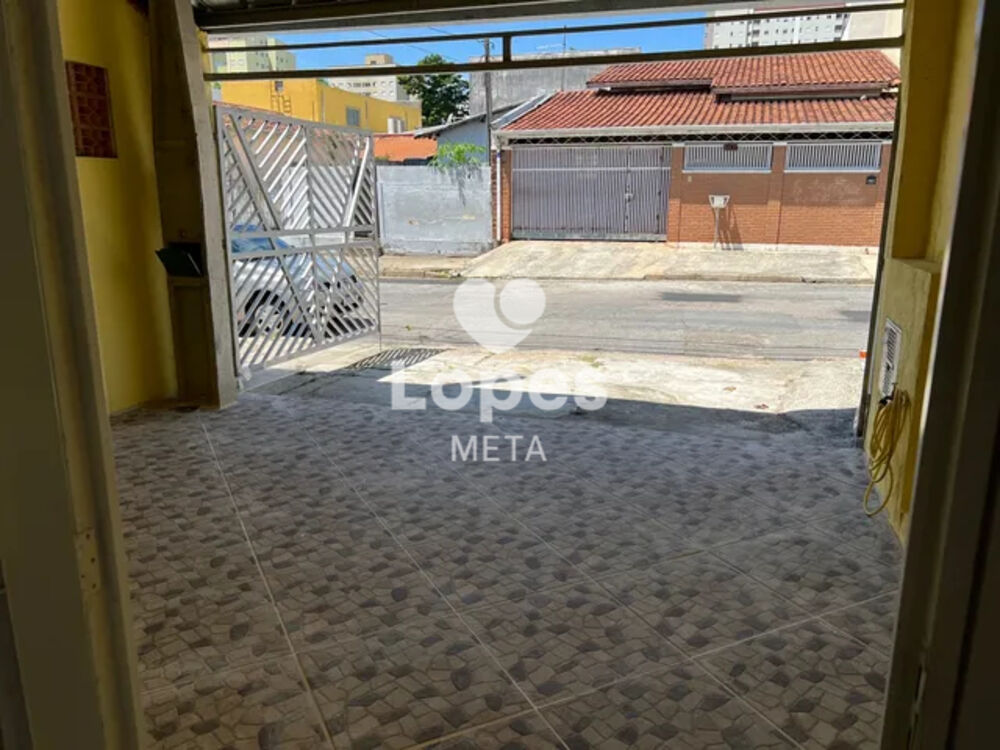Casa à venda com 3 quartos, 81m² - Foto 1