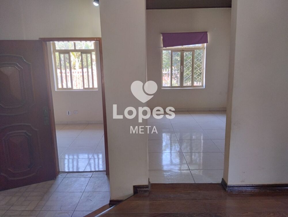 Casa à venda com 5 quartos, 318m² - Foto 6