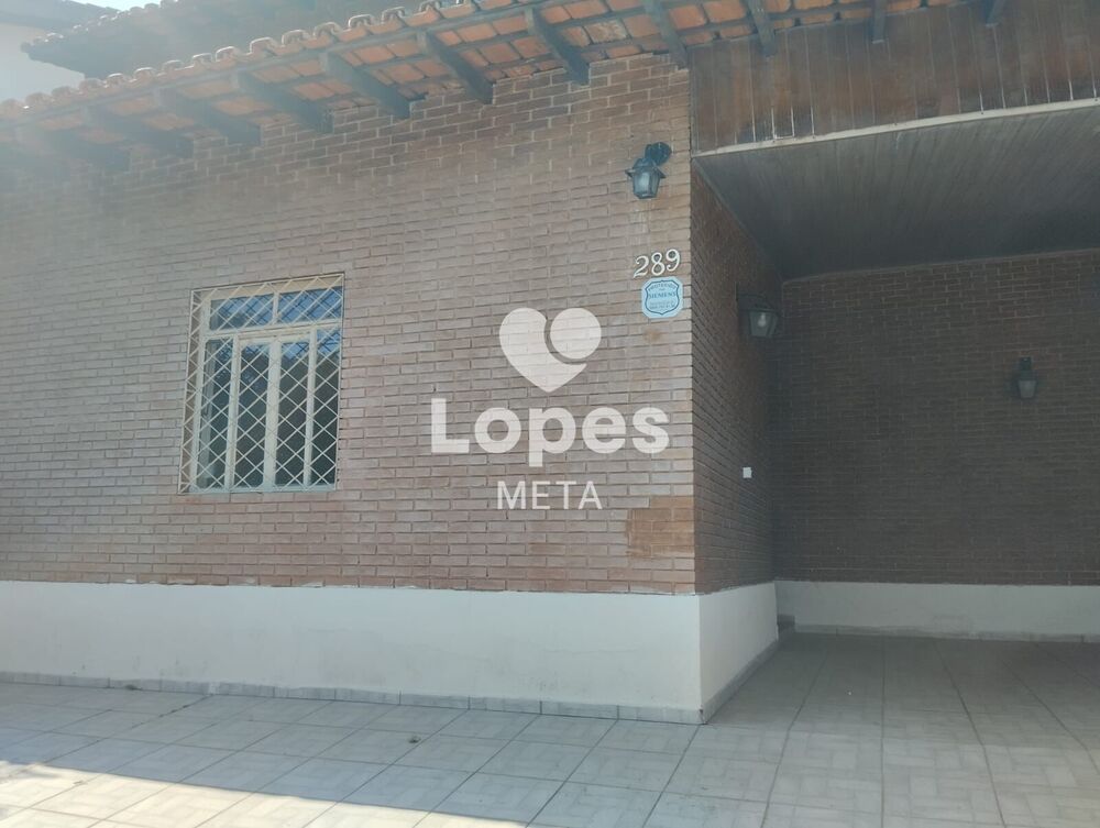Casa à venda com 5 quartos, 318m² - Foto 1