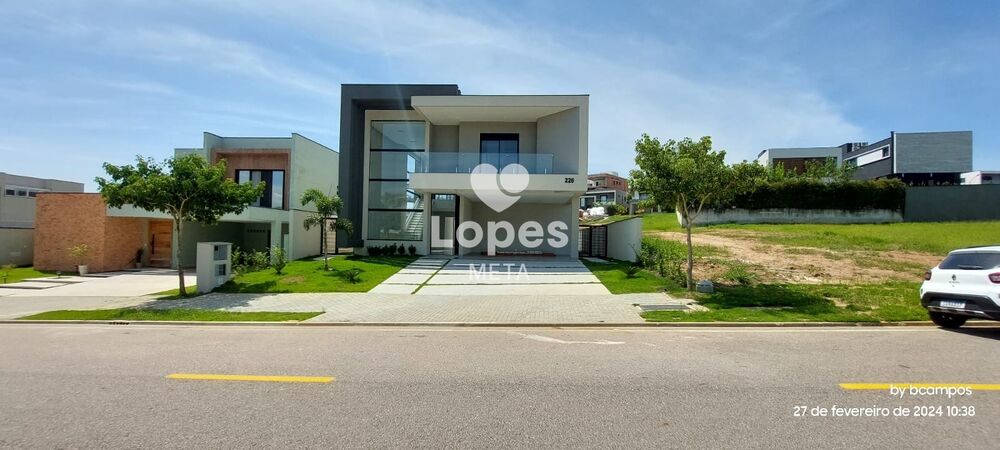Casa à venda com 4 quartos, 360m² - Foto 1