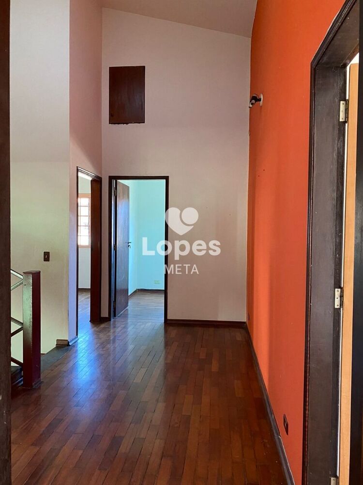 Casa à venda com 4 quartos, 160m² - Foto 2