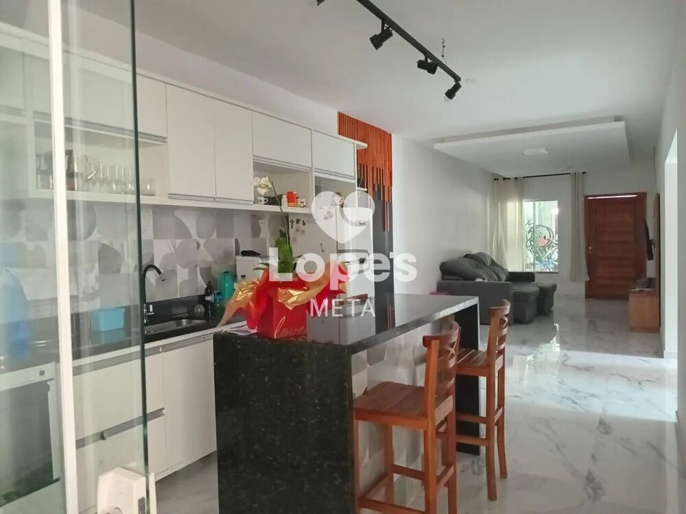 Casa à venda com 3 quartos, 98m² - Foto 2