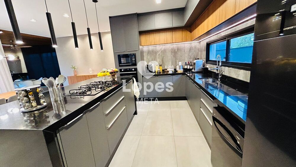 Casa de Condomínio à venda com 4 quartos, 323m² - Foto 3