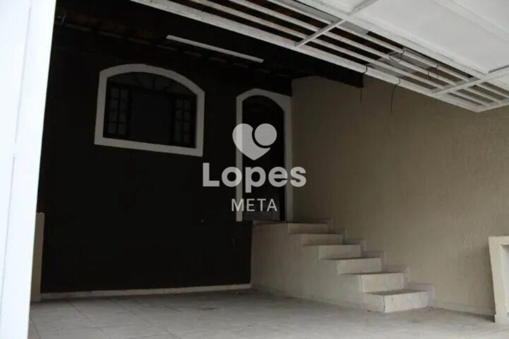 Casa à venda com 2 quartos, 300m² - Foto 1