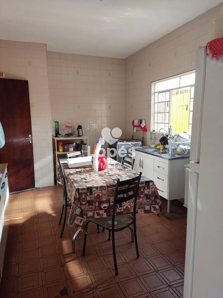 Casa à venda com 2 quartos, 75m² - Foto 2