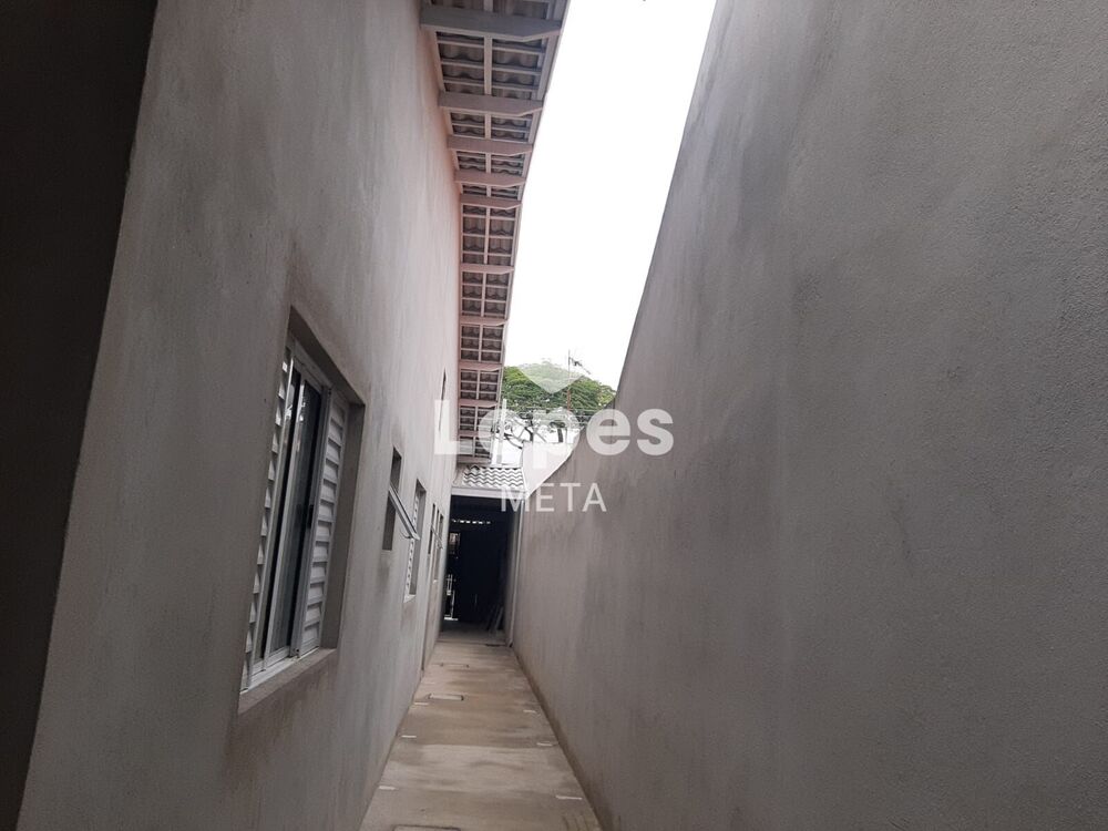 Casa à venda com 2 quartos, 65m² - Foto 2