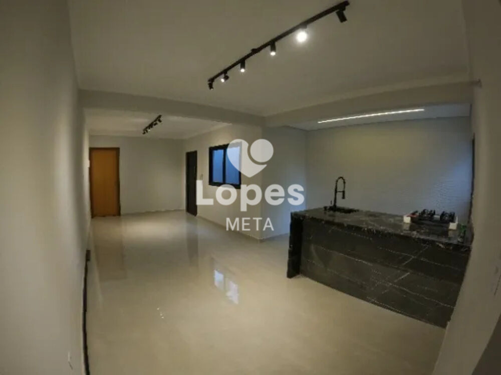 Casa à venda com 2 quartos, 130m² - Foto 2
