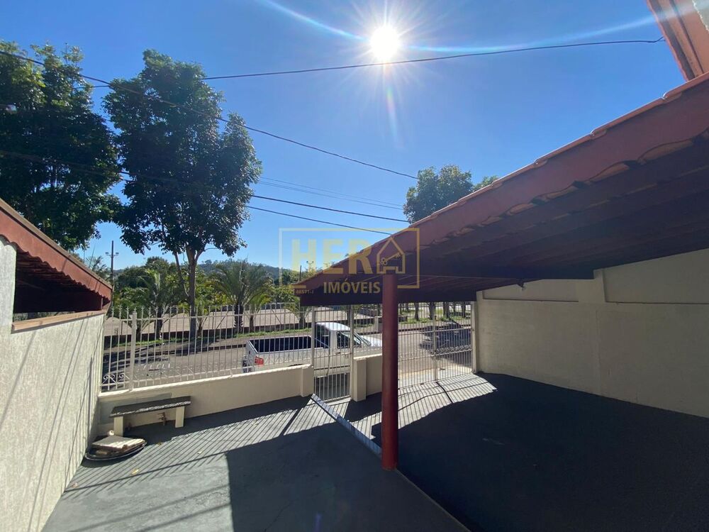 Casa à venda com 3 quartos, 300m² - Foto 2
