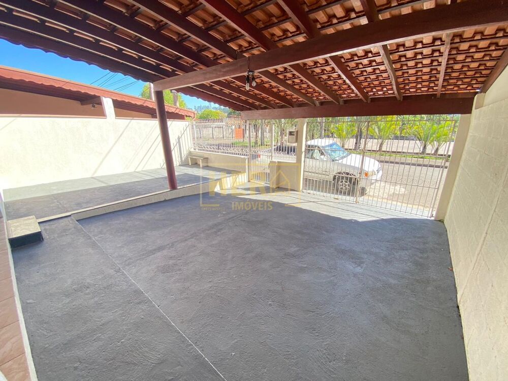 Casa à venda com 3 quartos, 300m² - Foto 3