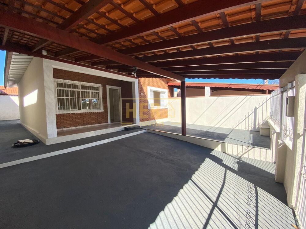 Casa à venda com 3 quartos, 300m² - Foto 1