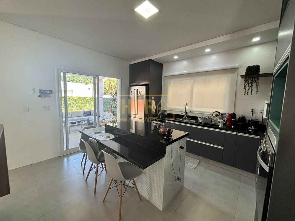 Casa de Condomínio à venda com 3 quartos, 328m² - Foto 5