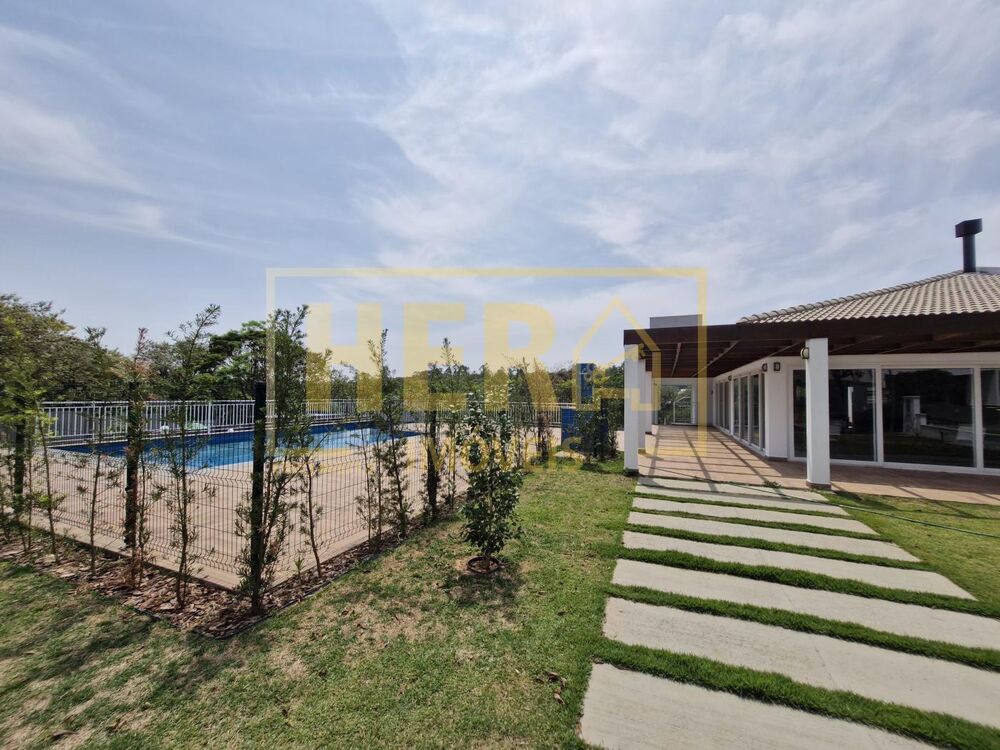 Casa de Condomínio para alugar com 4 quartos, 235m² - Foto 2