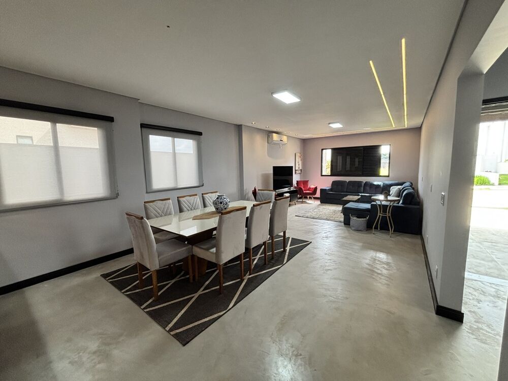 Casa de Condomínio à venda com 4 quartos, 256m² - Foto 2