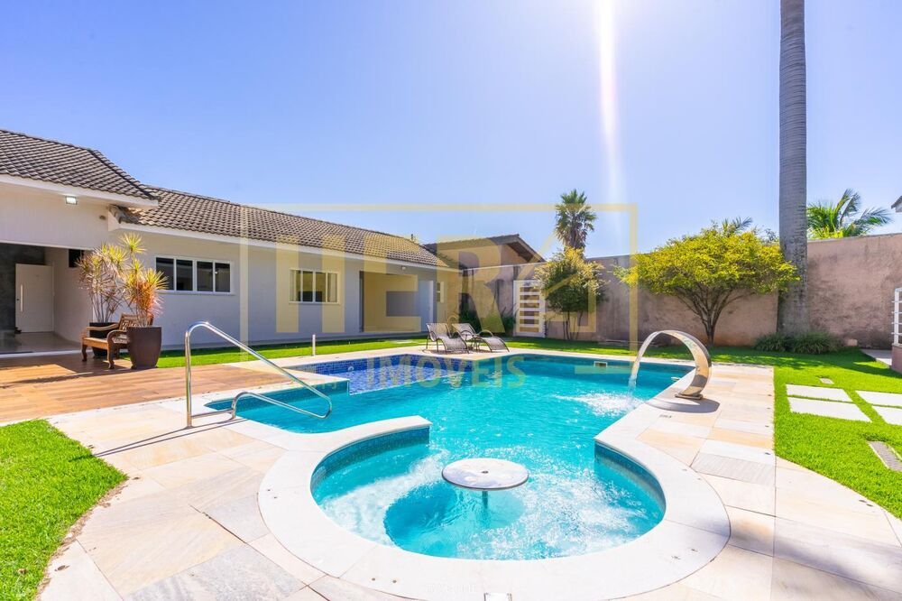 Casa de Condomínio à venda com 3 quartos, 1000m² - Foto 1