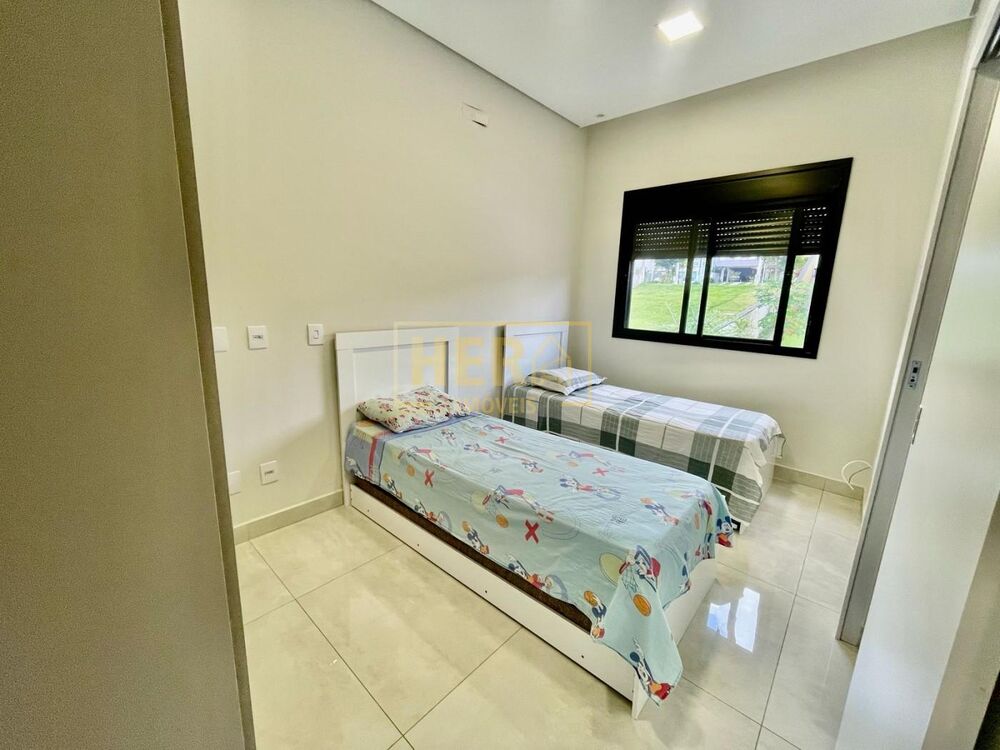 Casa de Condomínio à venda com 4 quartos, 362m² - Foto 3