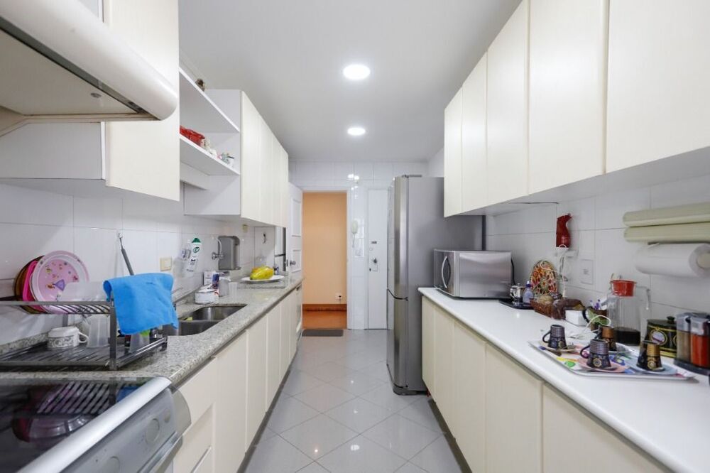 Apartamento à venda com 3 quartos, 128m² - Foto 2