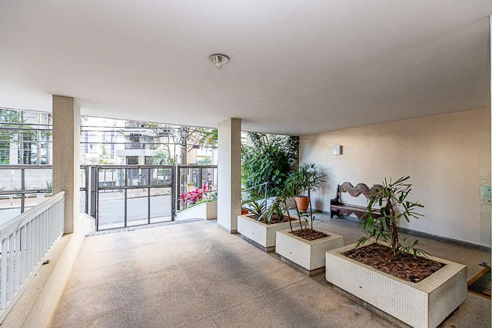 Apartamento à venda com 3 quartos, 111m² - Foto 2
