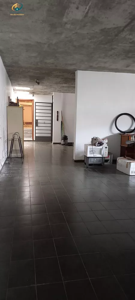 Casa à venda com 3 quartos, 323m² - Foto 2